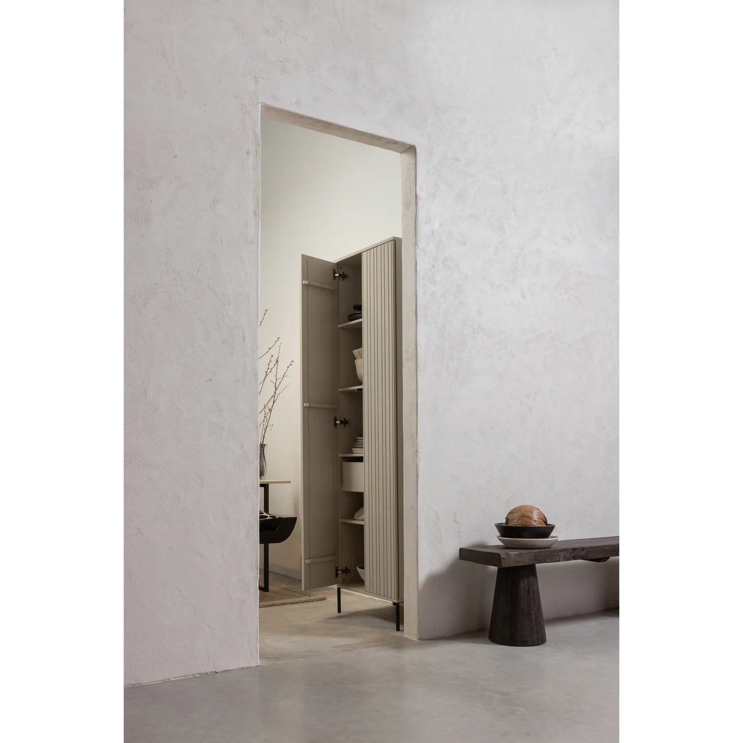 New gravure hoge kast met lade - grenen dust [fsc]