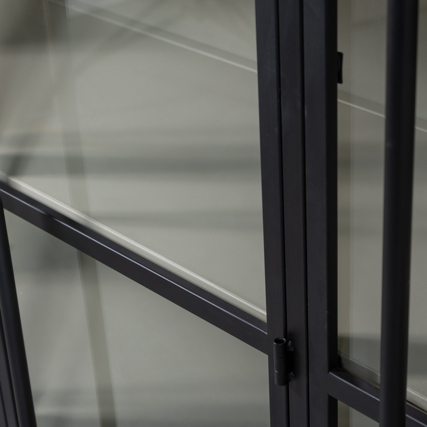 Exhibit XL 2-deurs vitrinekast metaal zwart