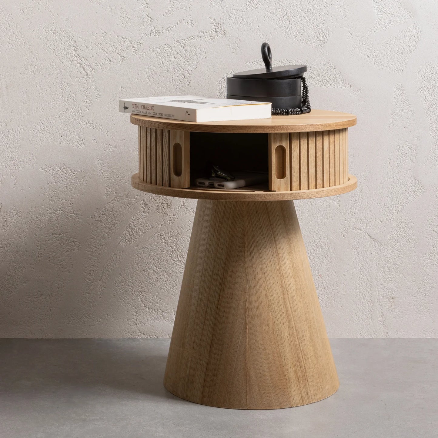 Karri nachtkastje rond hout naturel