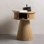 Karri nachtkastje rond hout naturel