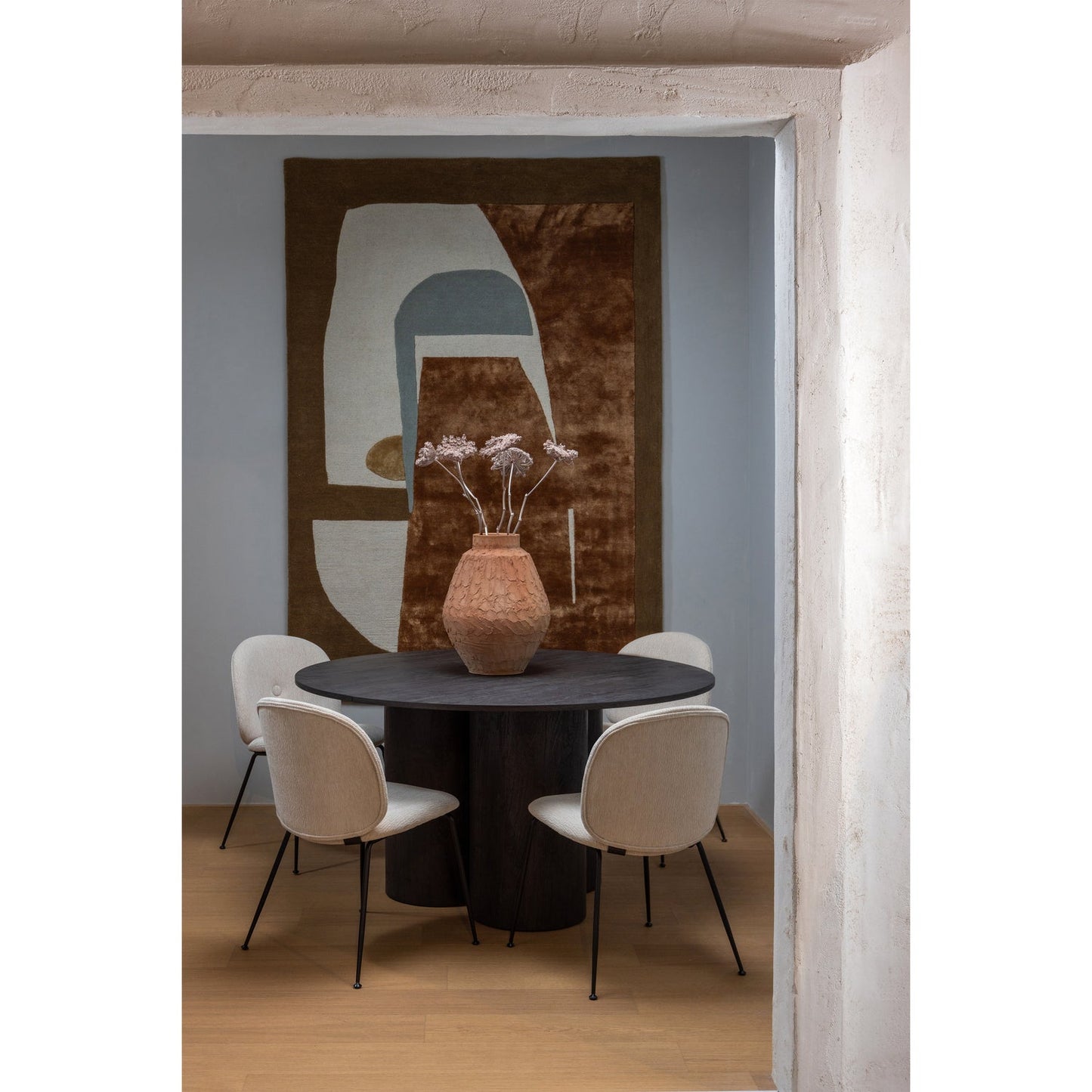 Oona eettafel rond met 3-poot mdf donkerbruin ø140 cm